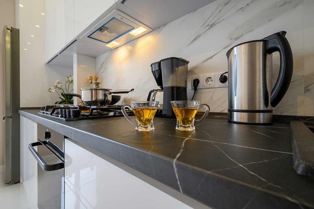 White Backsplash: Illuminating your Kitchen with Elegance
